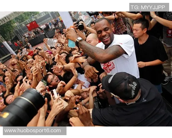 詹姆斯助力八村频频攻筐展现默契配合引发球迷热议