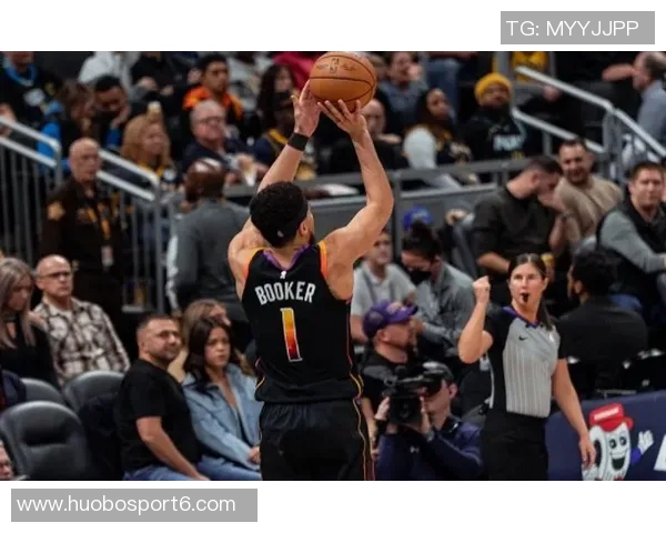 布克首节表现惊艳三分球全中助力球队轻松领先