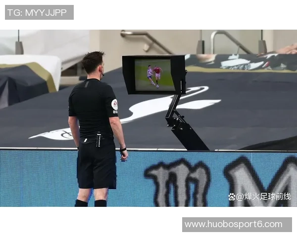 哈曼批评裁判缺乏VAR执法能力质疑迪亚斯越位判罚影响比赛公正性