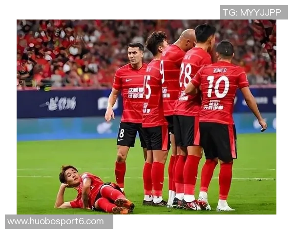 禁区内明显犯规帅惟浩遭无视球员集体抗议引发争议 禁区内明显犯规帅惟浩遭无视球员集体抗议引发争议